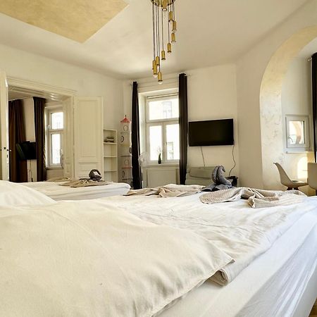 Premium Apartment Located At The Famous Vienna Kutschkermarkt Extérieur photo