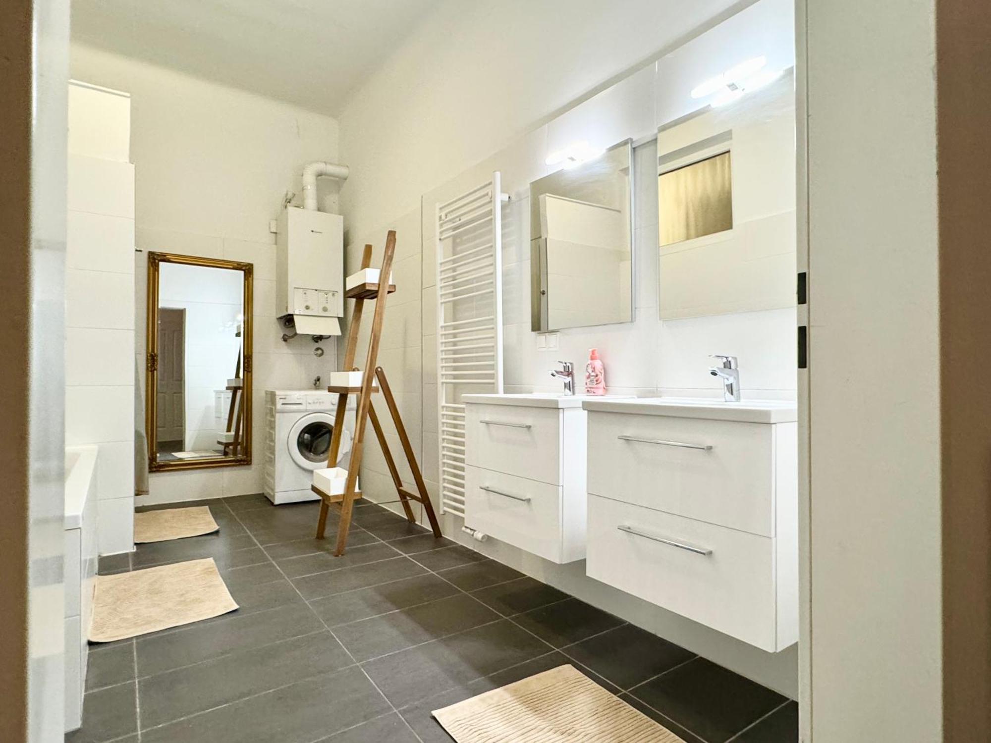 Premium Apartment Located At The Famous Vienna Kutschkermarkt Extérieur photo
