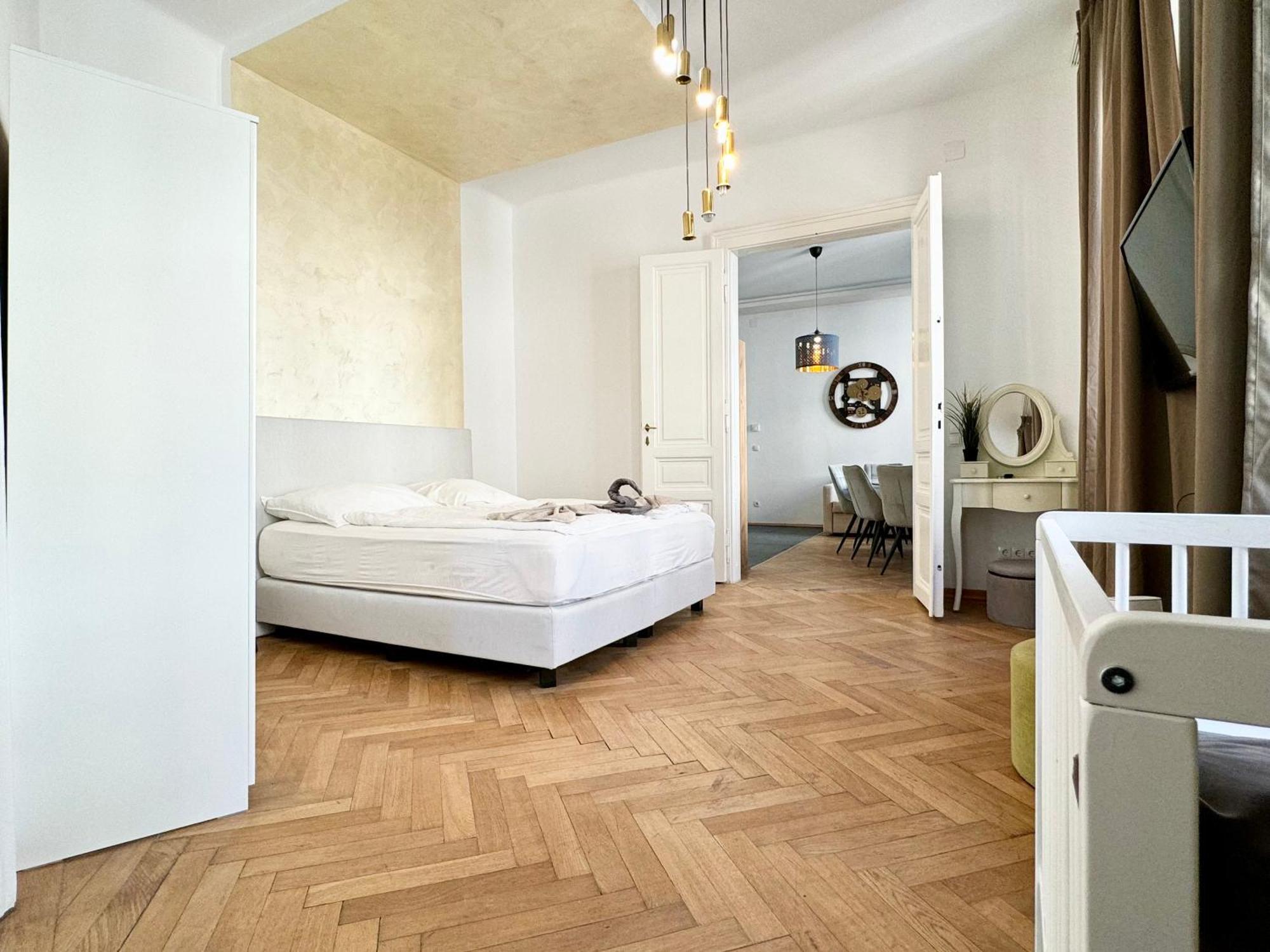 Premium Apartment Located At The Famous Vienna Kutschkermarkt Extérieur photo