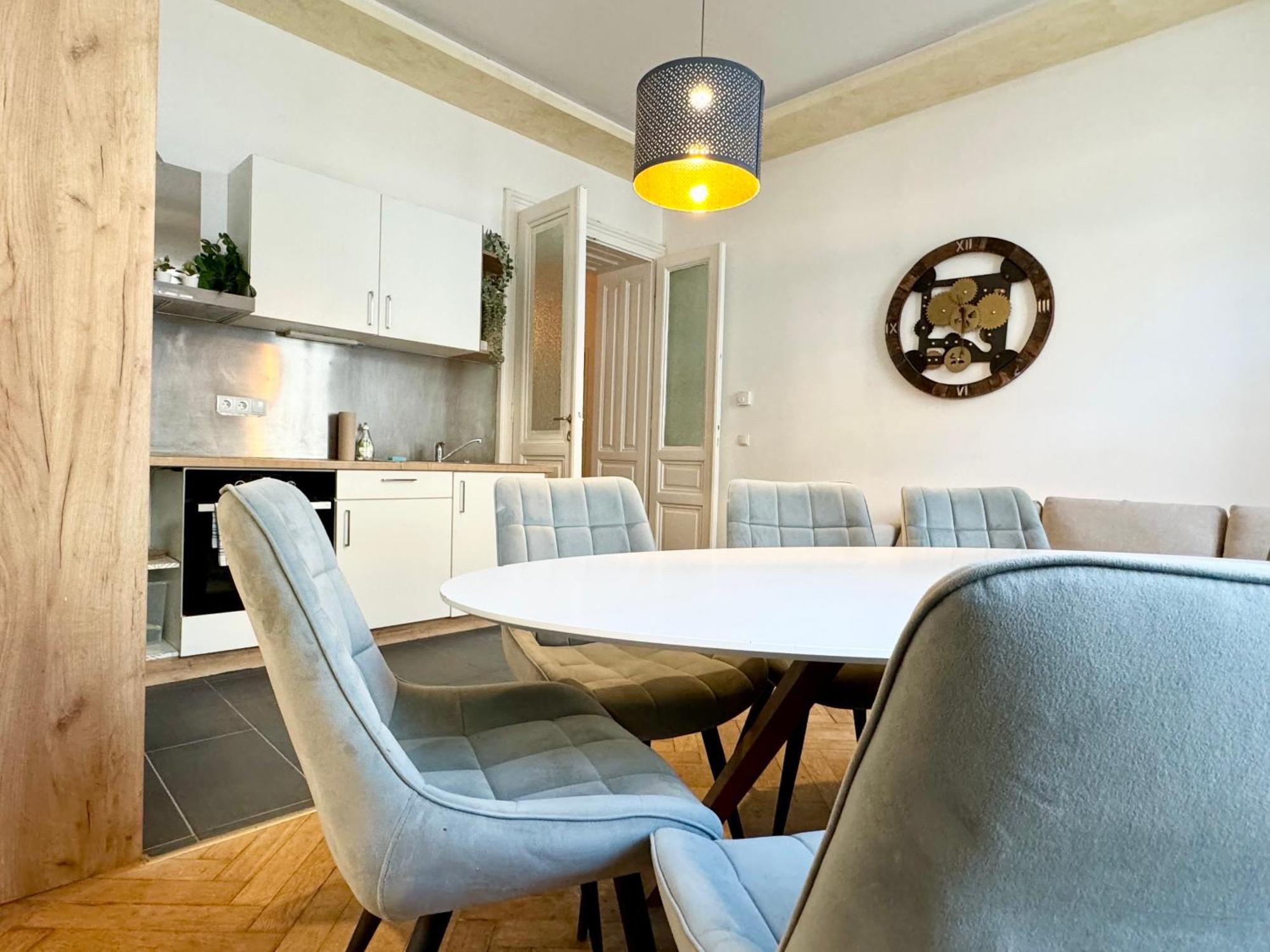 Premium Apartment Located At The Famous Vienna Kutschkermarkt Extérieur photo